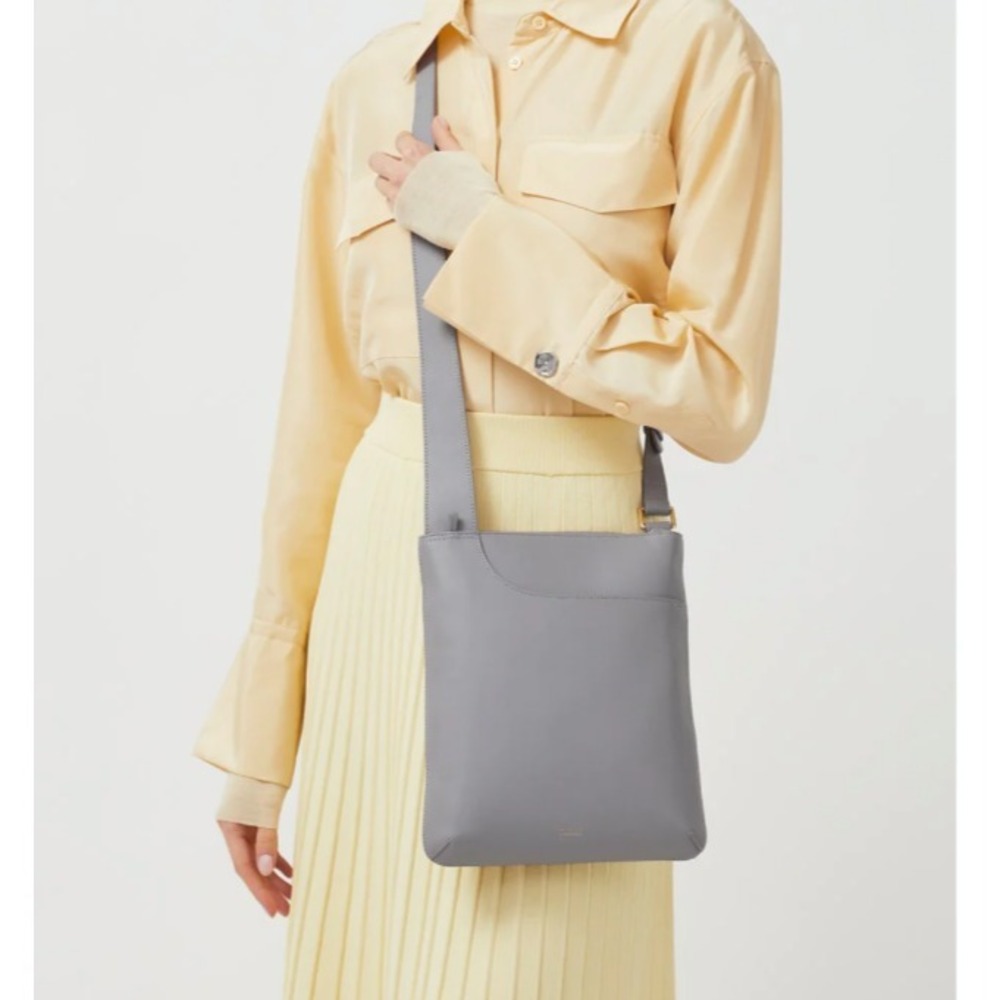 Radley London NWT Pockets Icon Crossbody/Messenger Bag Gray Smooth Leather